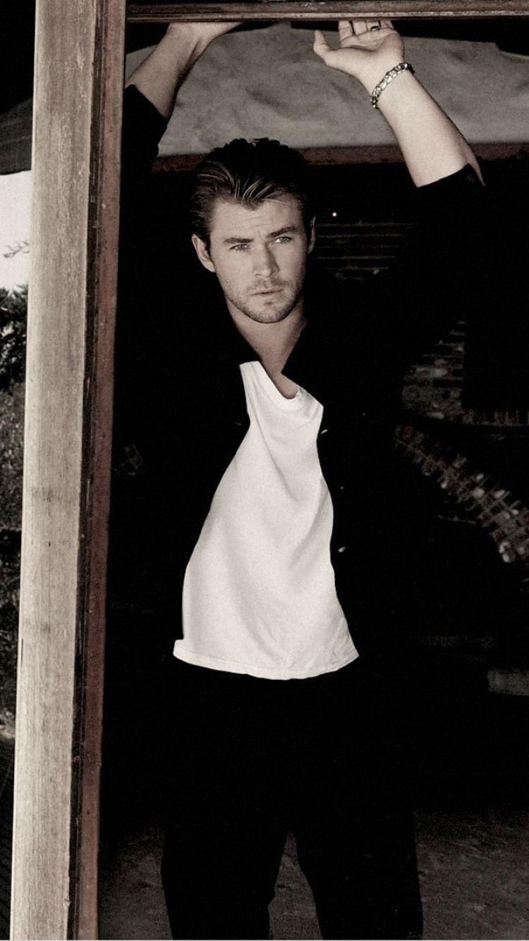 Chris Hemsworth Wallpapers