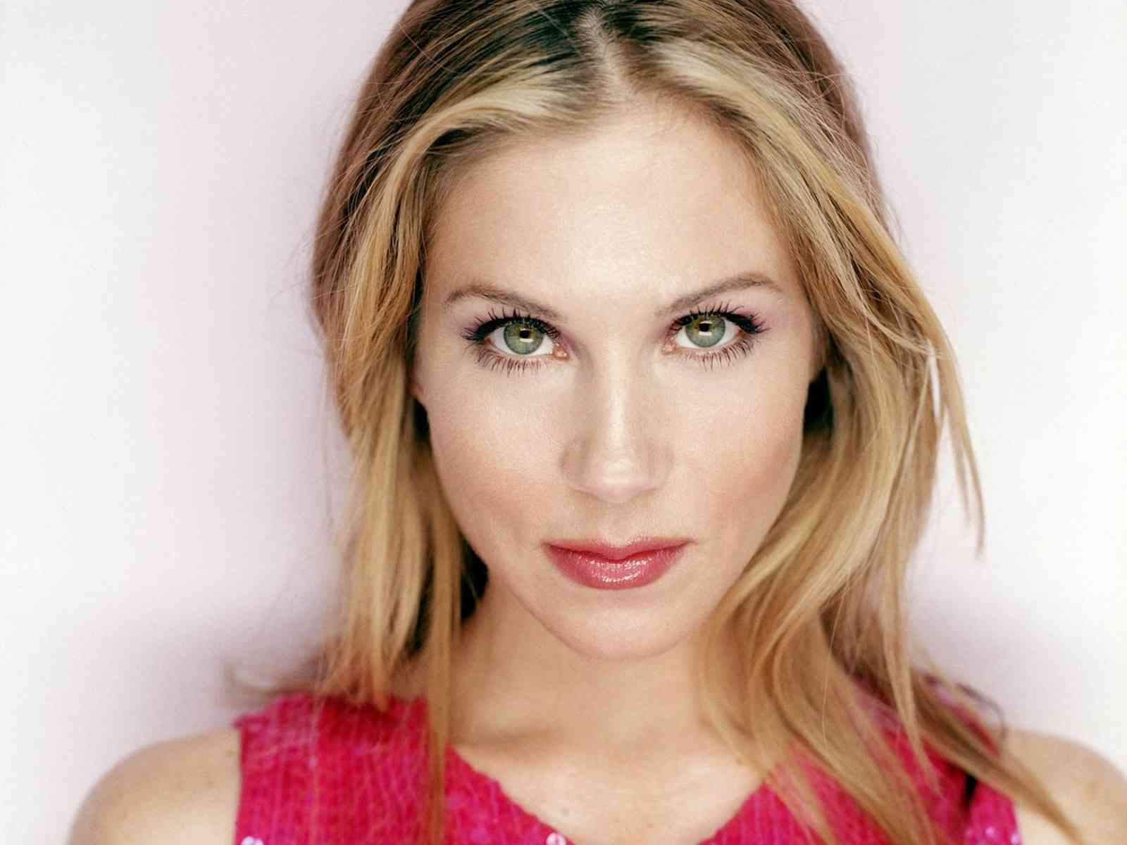 Christina Applegate Wallpapers