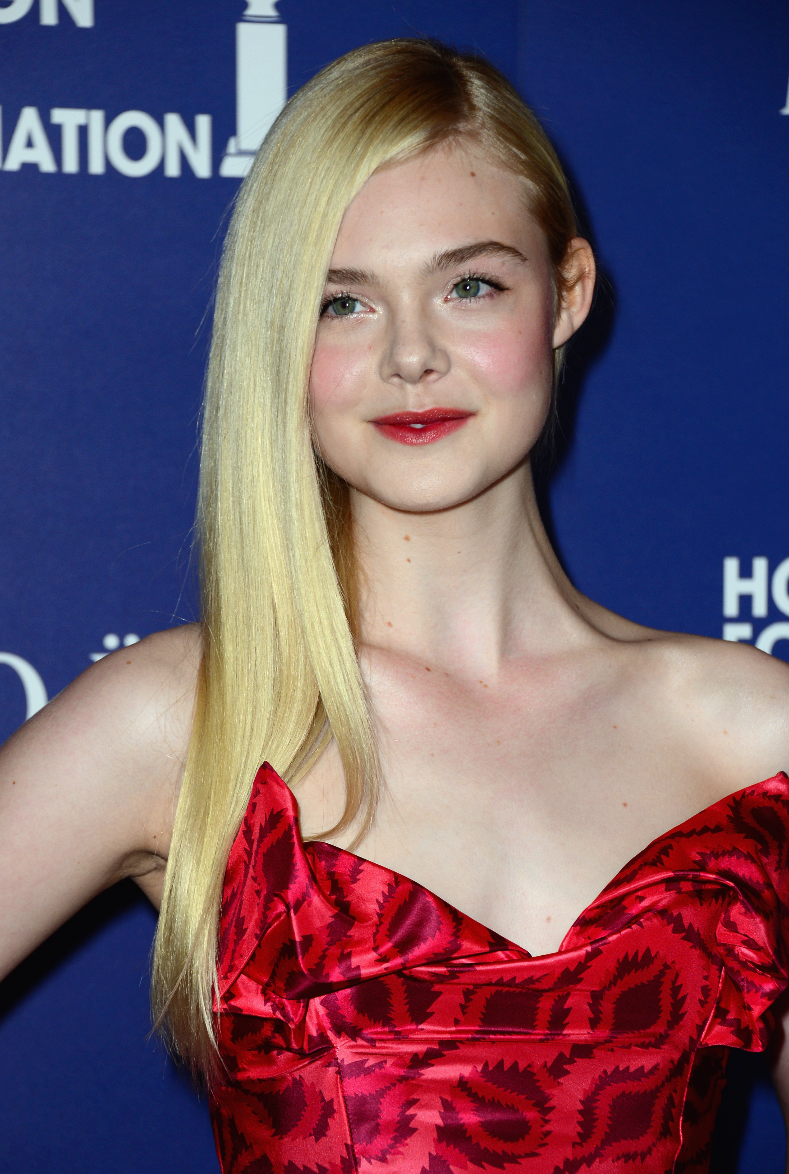 Cute Blonde Elle Fanning Wallpapers