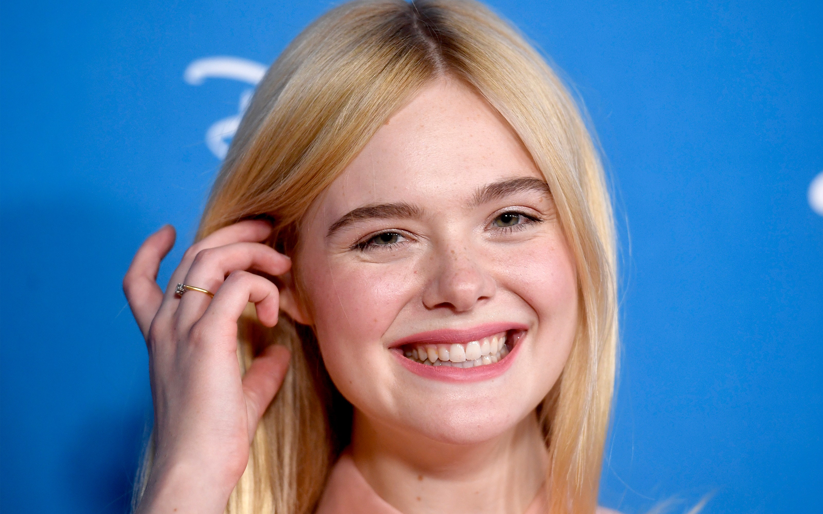 Cute Blonde Elle Fanning Wallpapers