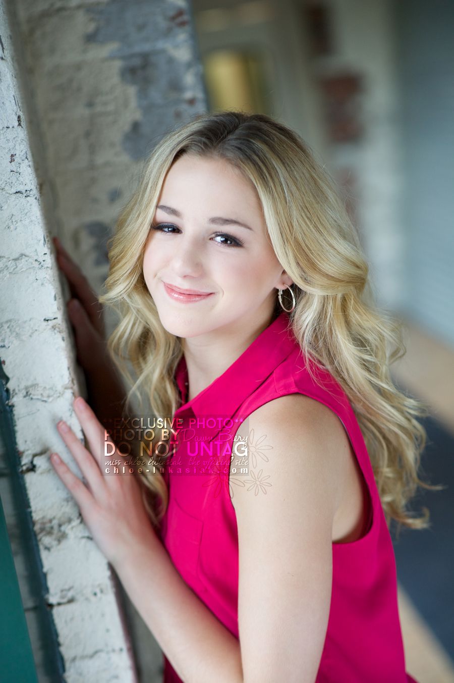 Cute Chloe Lukasiak in Black Wallpapers