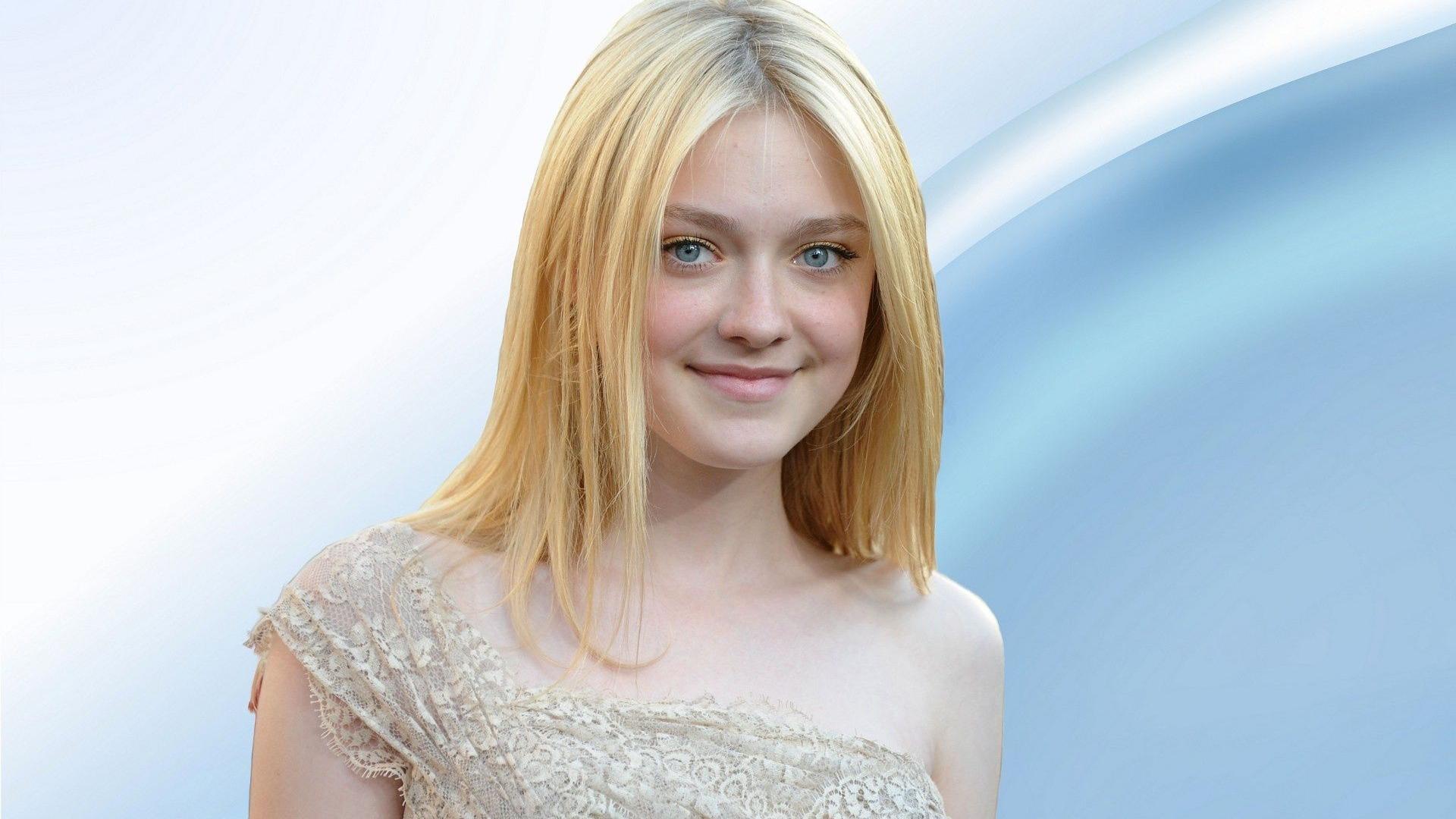 Cute Dakota Fanning Wallpapers