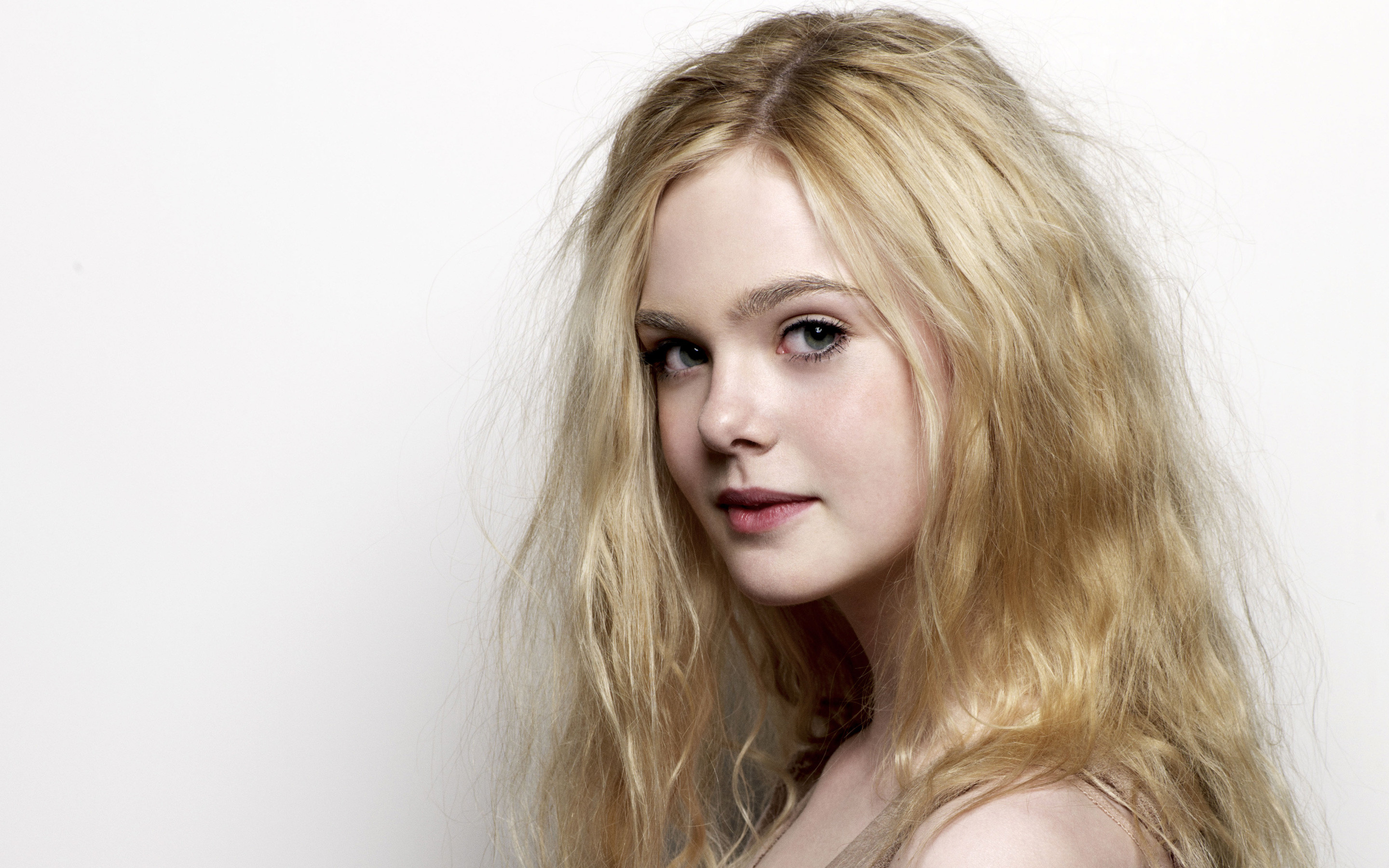 Cute Elle Fanning Wallpapers