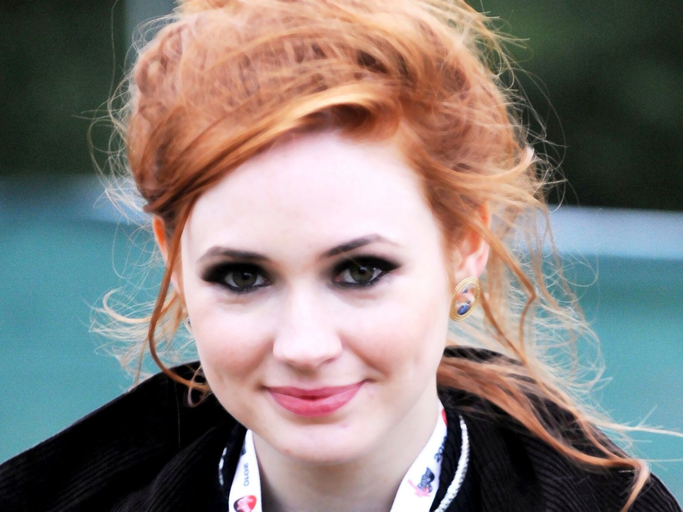 Cute Karen Gillian Wallpapers