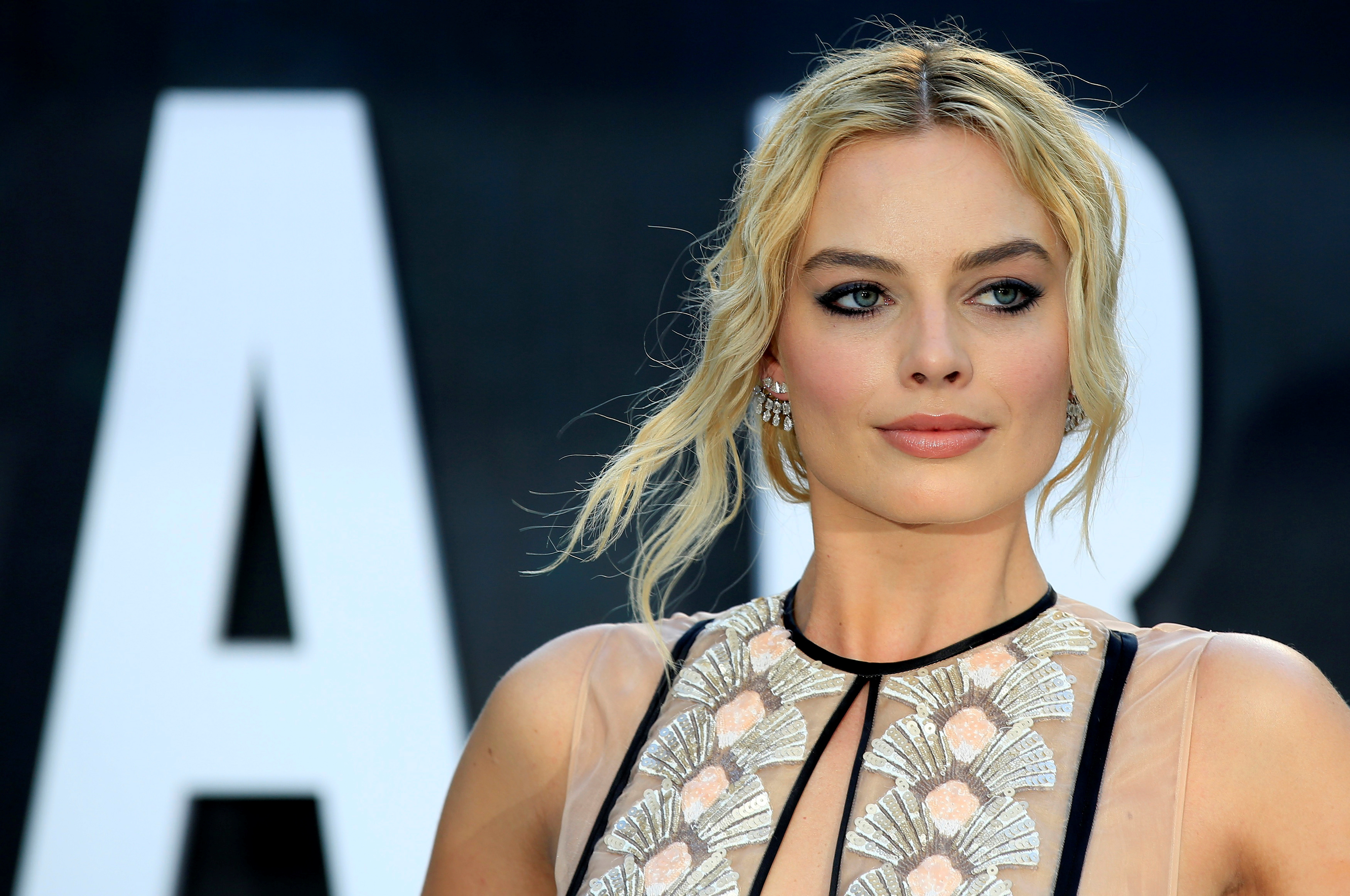 Cute Margot Robbie Wallpapers