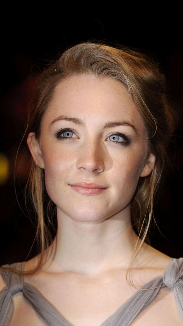 Cute Saoirse Ronan Wallpapers