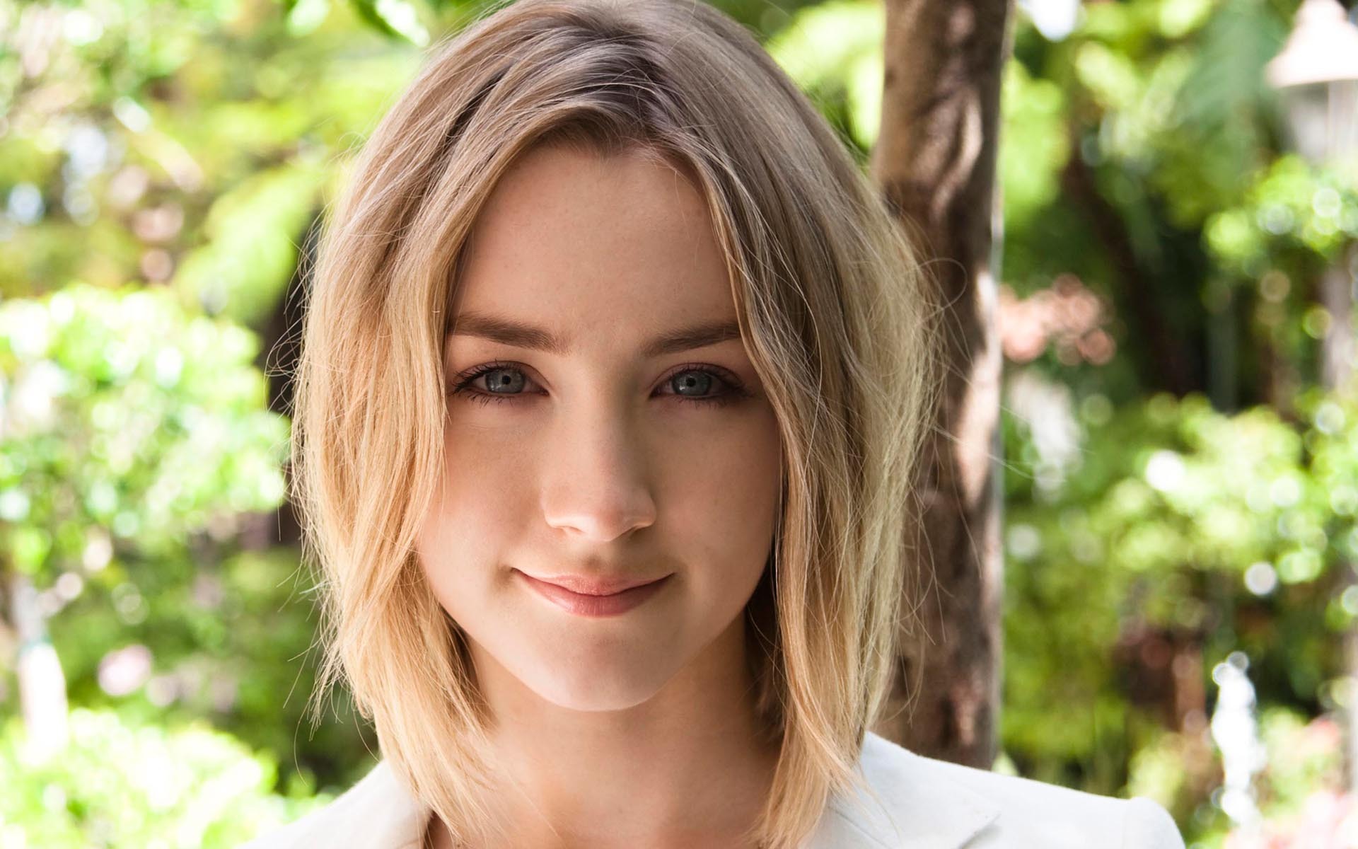 Cute Saoirse Ronan Wallpapers