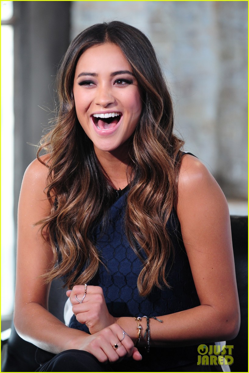 Cute Shay Mitchell Wallpapers