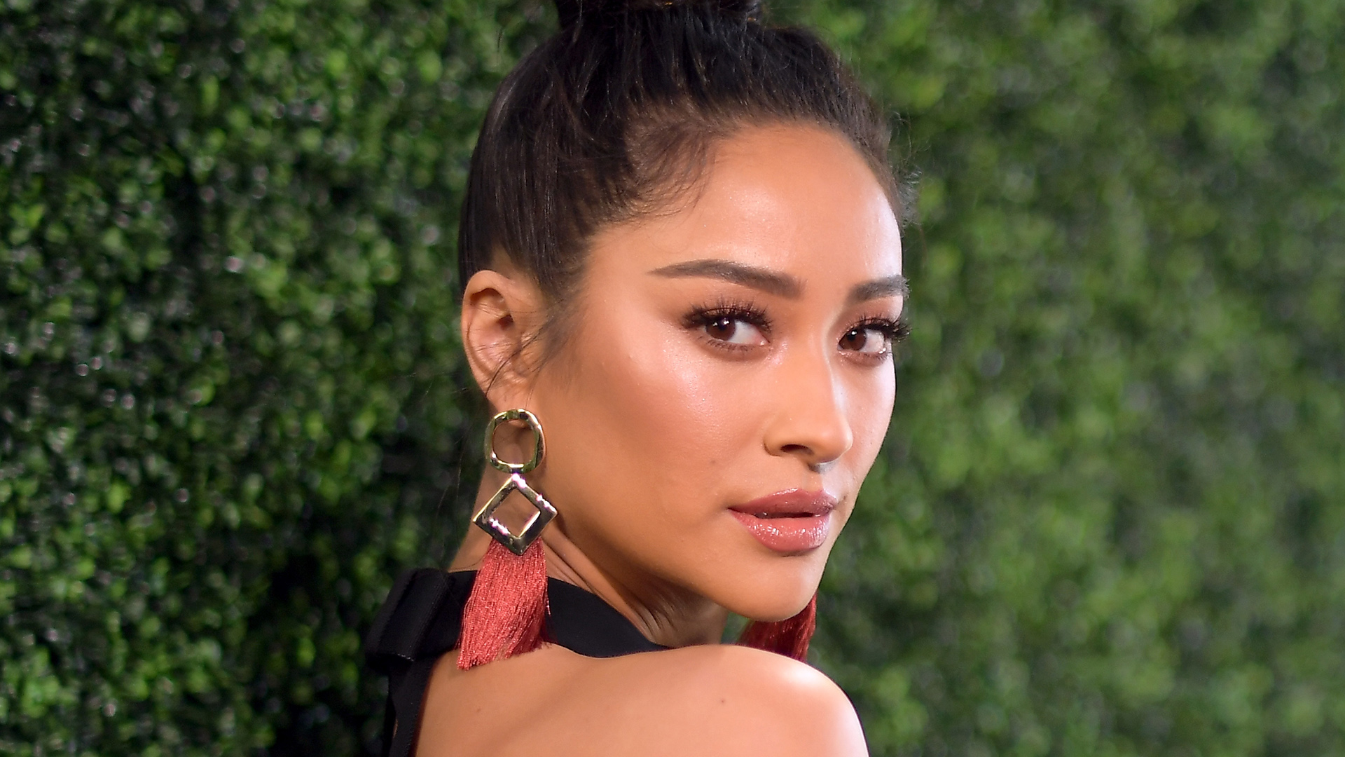 Cute Shay Mitchell 2018 Wallpapers