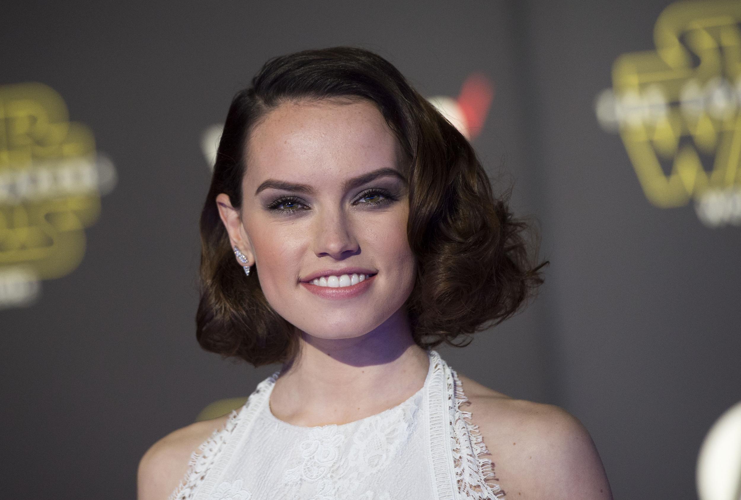 Daisy Ridley Brunette 2017 Wallpapers