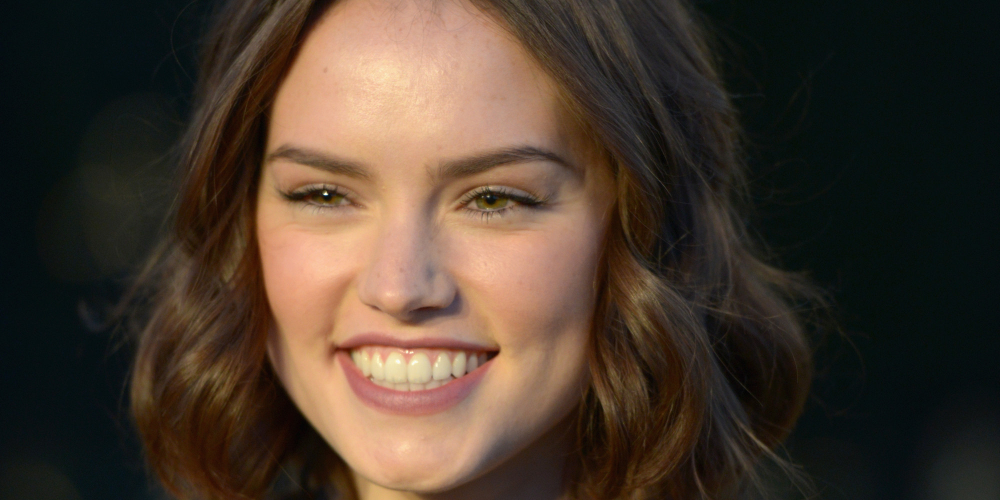 Daisy Ridley Smiling In Green Dress Wallpapers