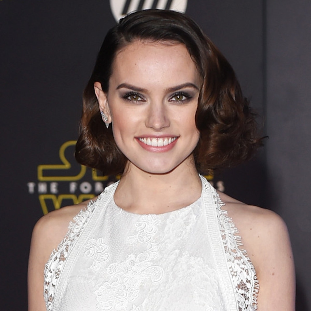 Daisy Ridley Smiling In Green Dress Wallpapers