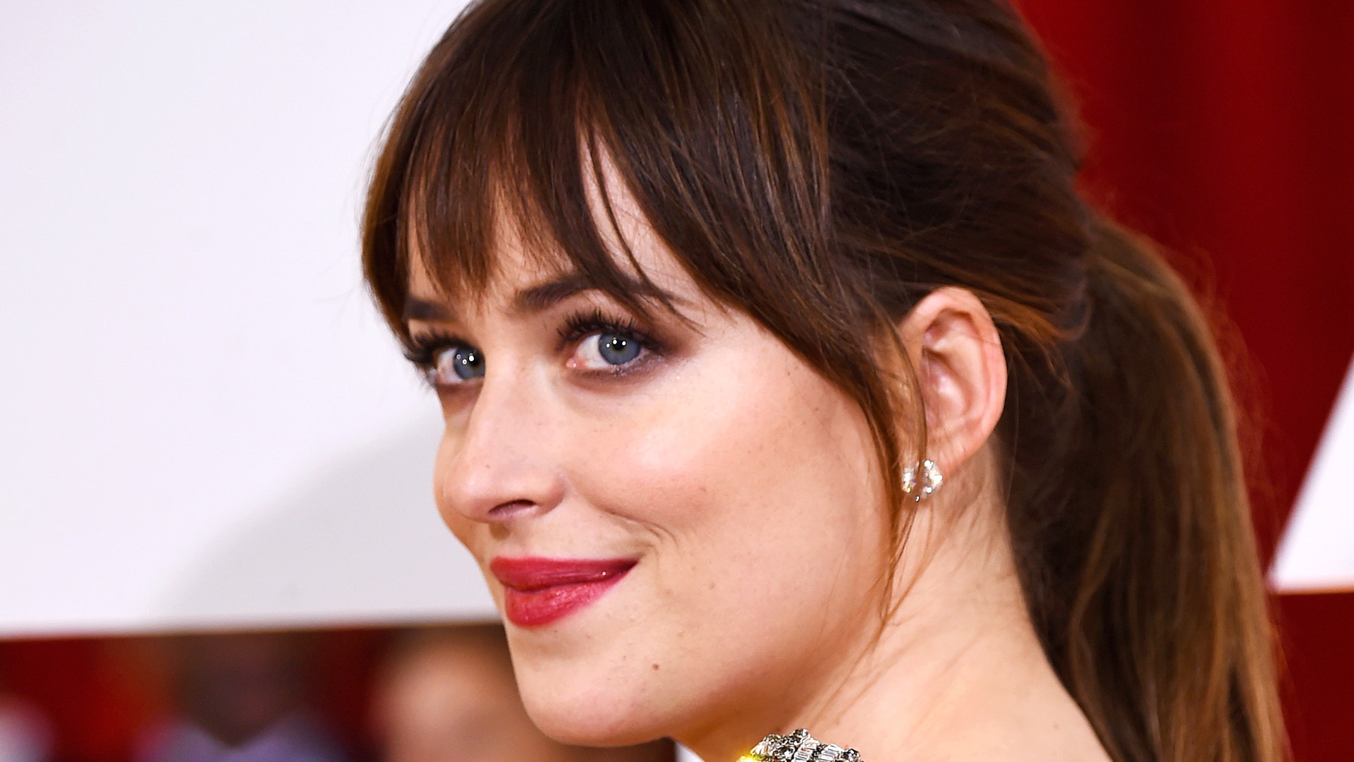 Dakota Johnson Face Close Up Wallpapers