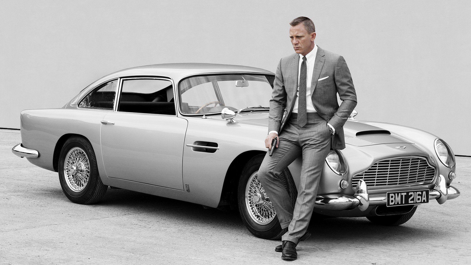 Daniel Craig 007 James Bond Aston Martin Car Photoshoot Wallpapers