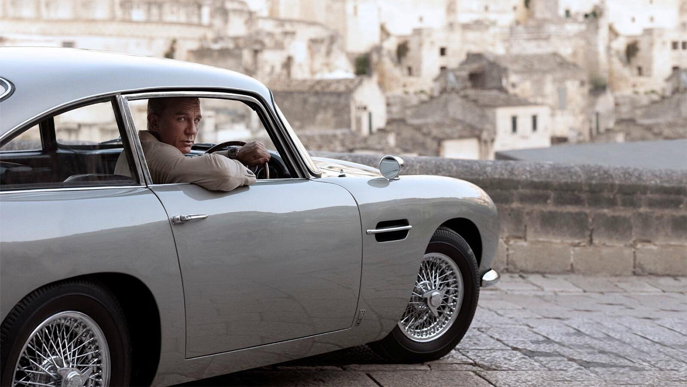 Daniel Craig 007 James Bond Aston Martin Car Photoshoot Wallpapers