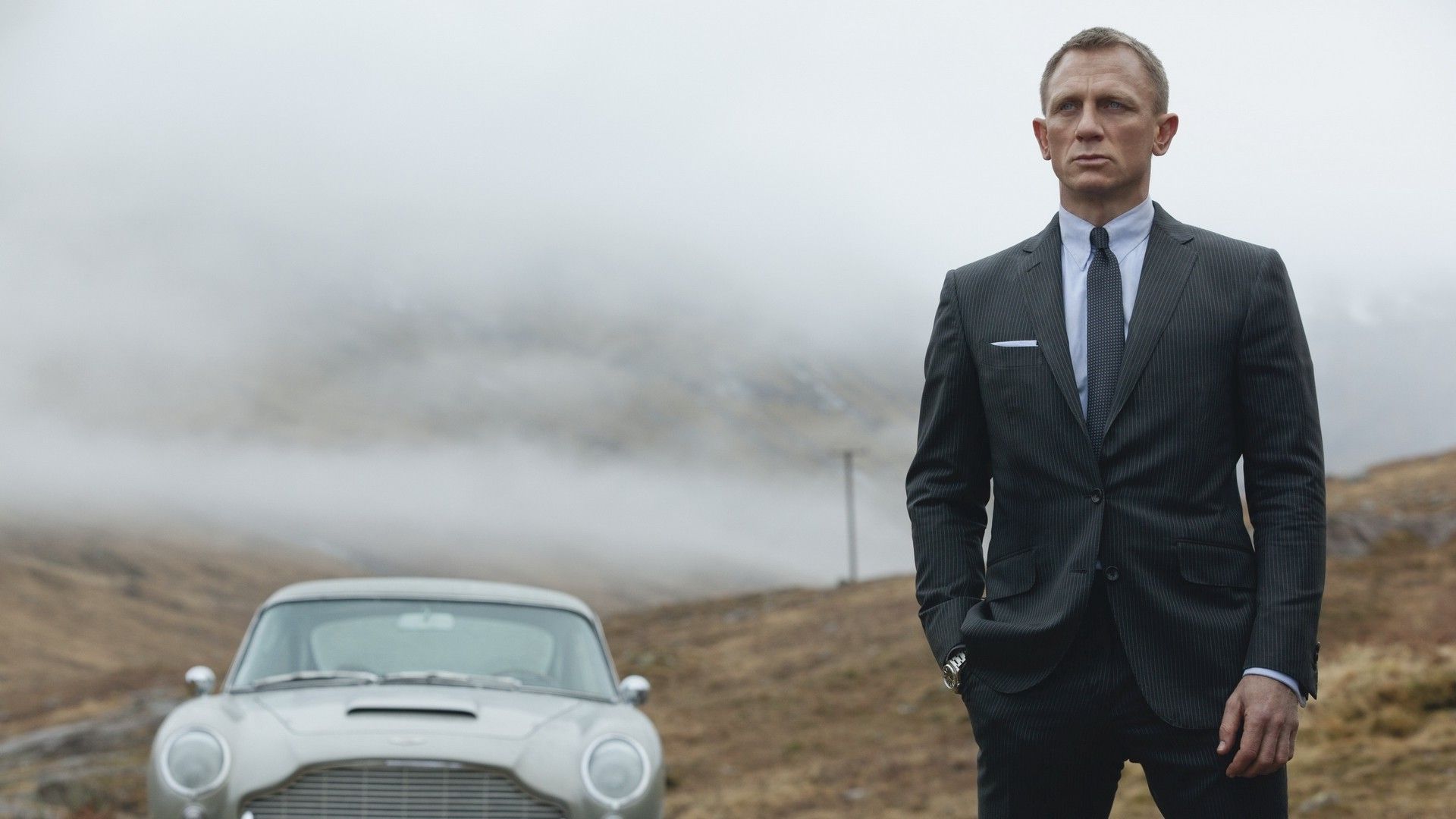 Daniel Craig 007 James Bond Aston Martin Car Photoshoot Wallpapers