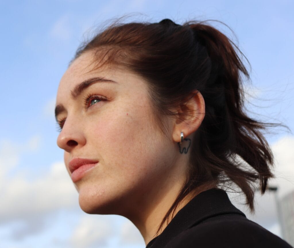 Danielle Galligan Wallpapers