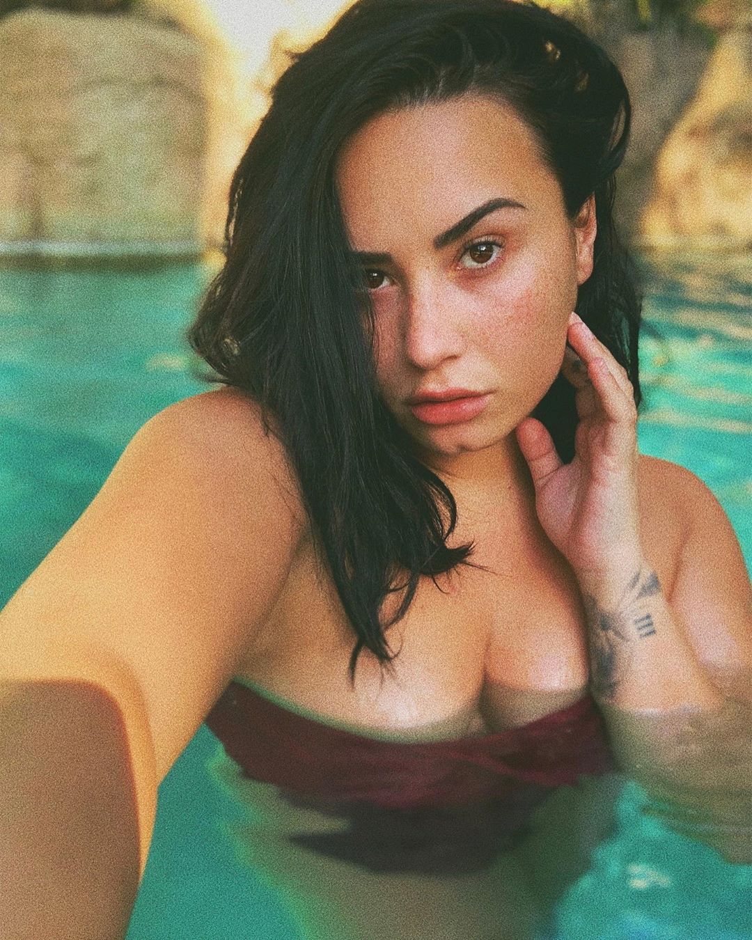 Demi Lovato Swimsuit Wallpapers