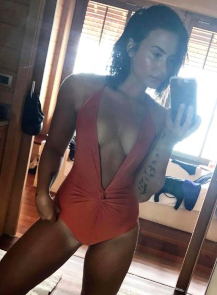 Demi Lovato Swimsuit Wallpapers