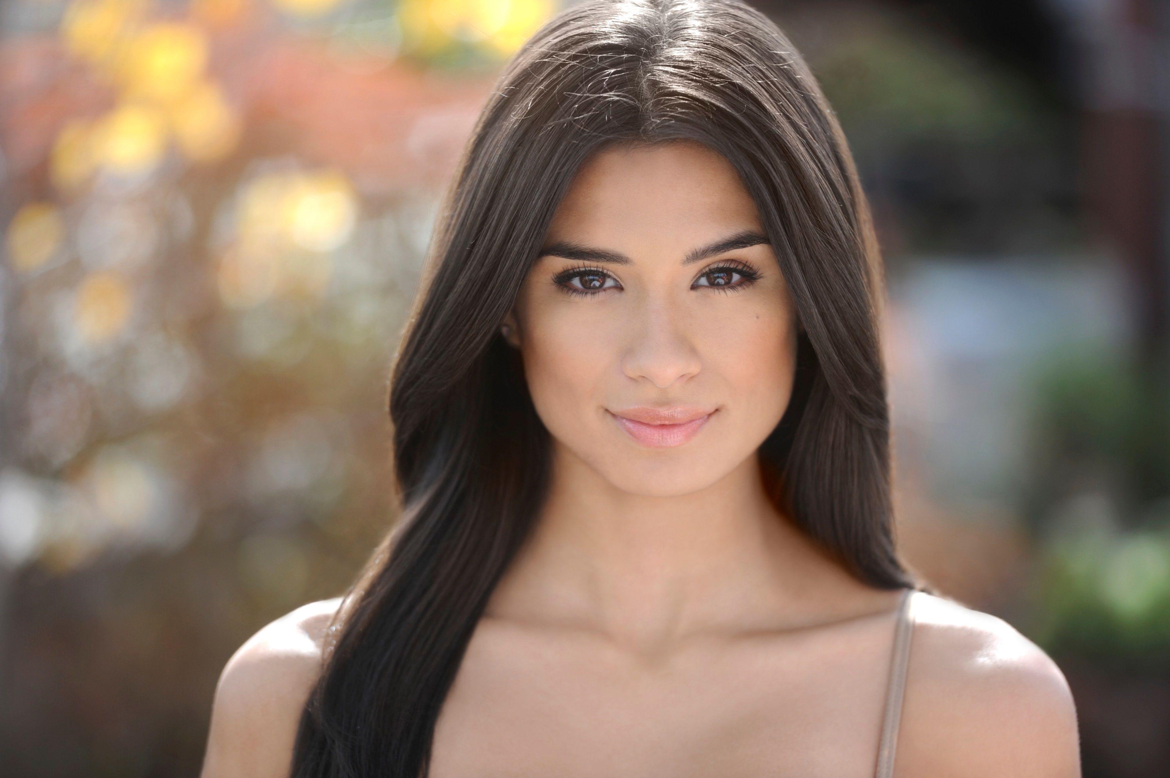 Diane Guerrero Wallpapers