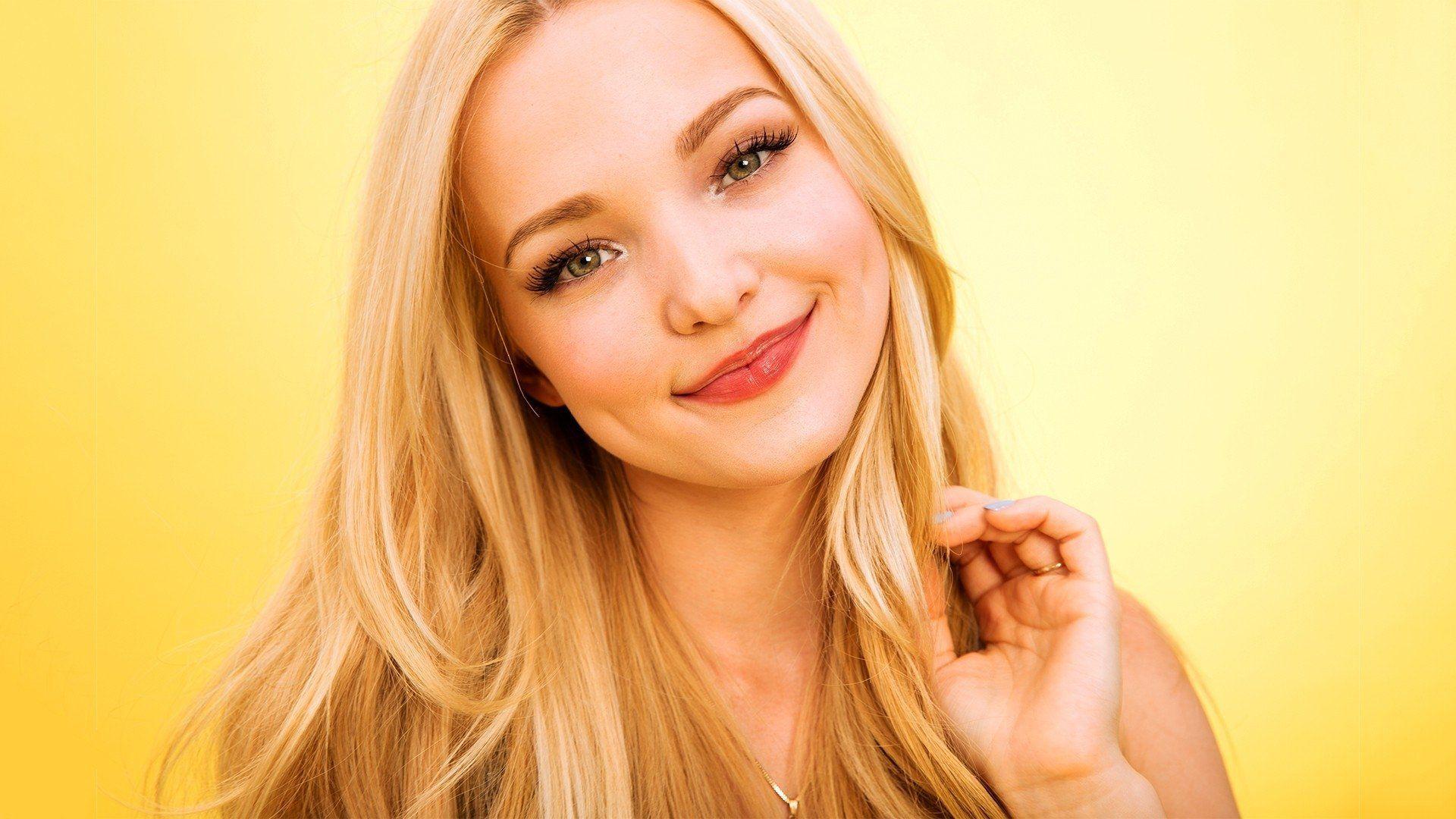 Dove Cameron Wallpapers