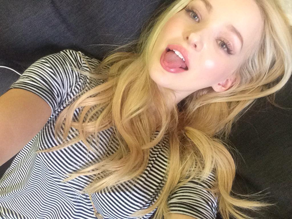 Dove Cameron Cute Face Wallpapers