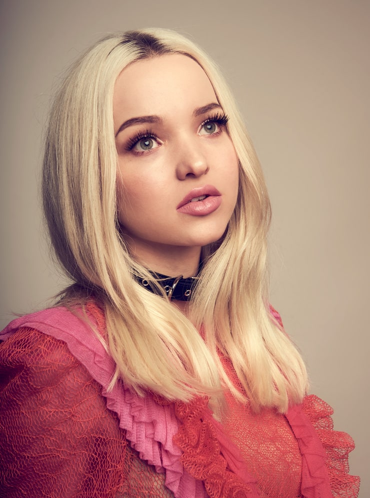 Dove Cameron Cute Face Wallpapers