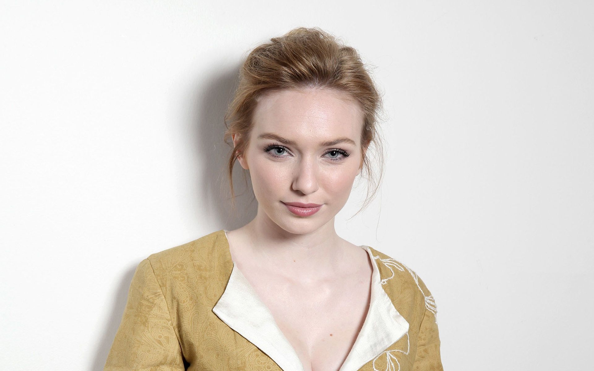 Eleanor Tomlinson Wallpapers