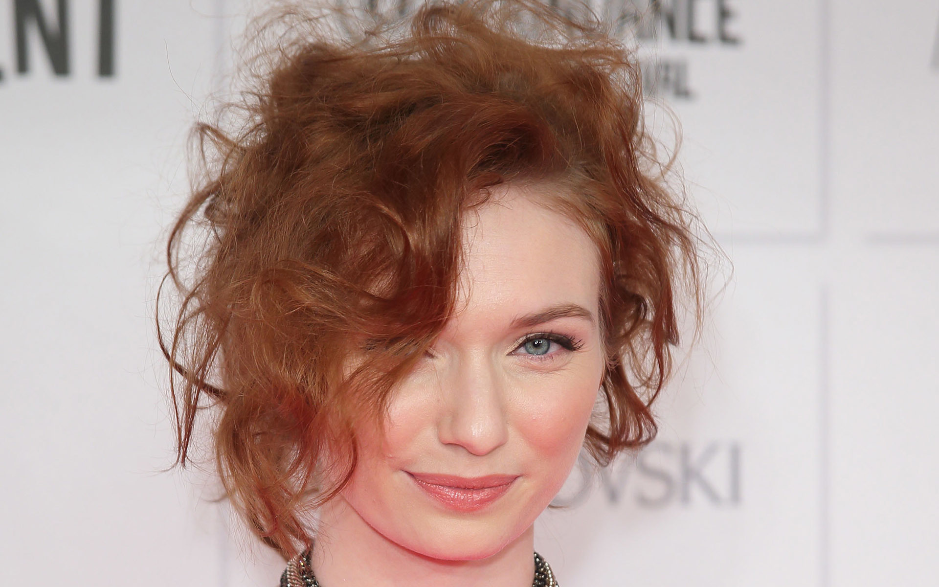 Eleanor Tomlinson Wallpapers