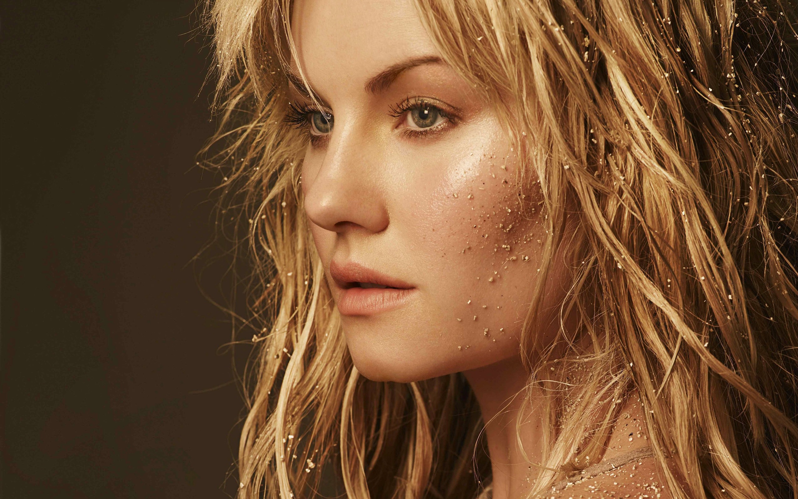 Elisha Cuthbert Wallpapers