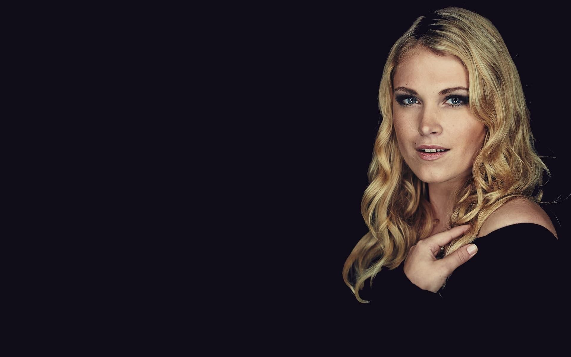 Eliza Taylor Wallpapers