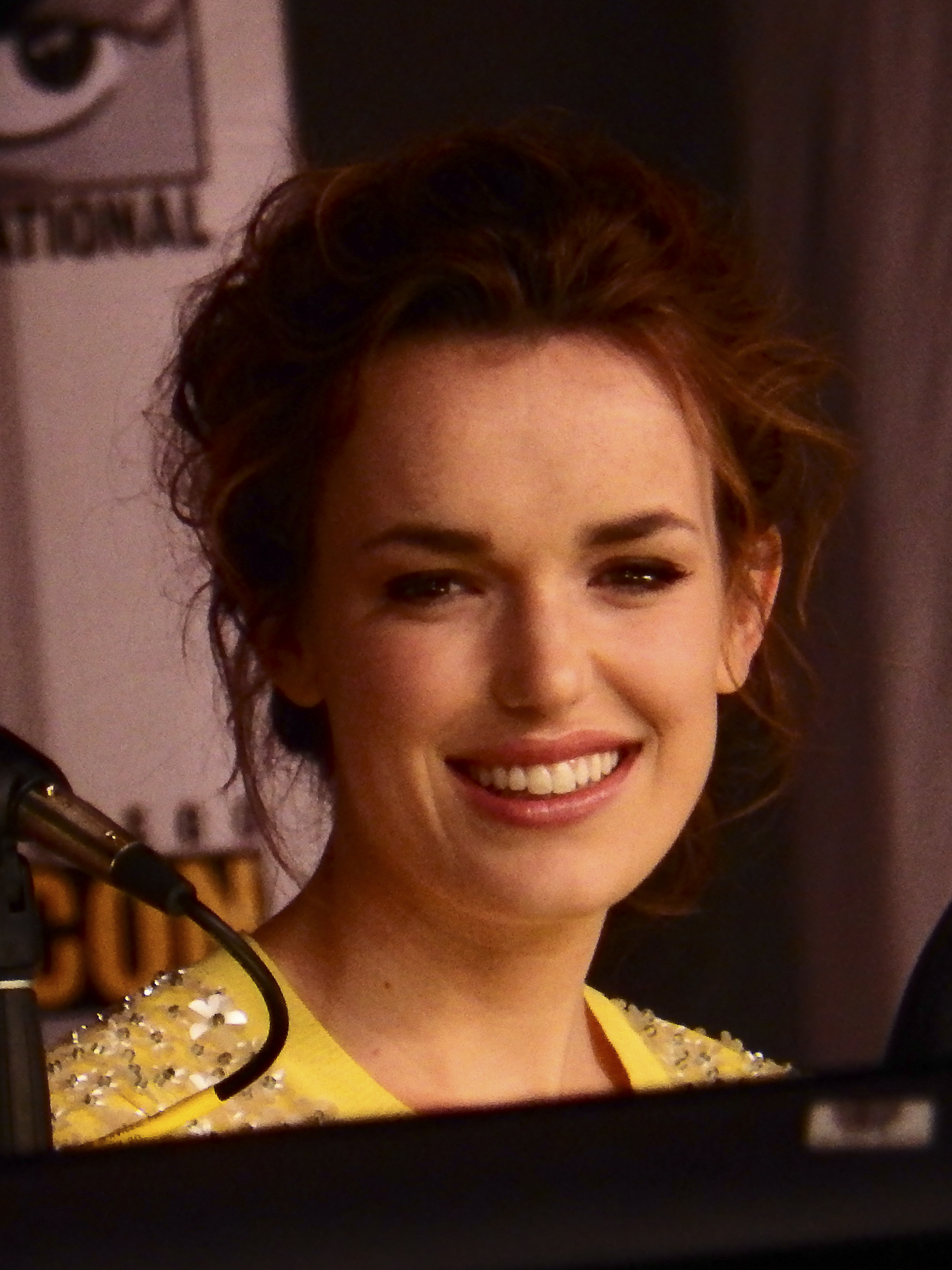 Elizabeth Henstridge 2018 Wallpapers