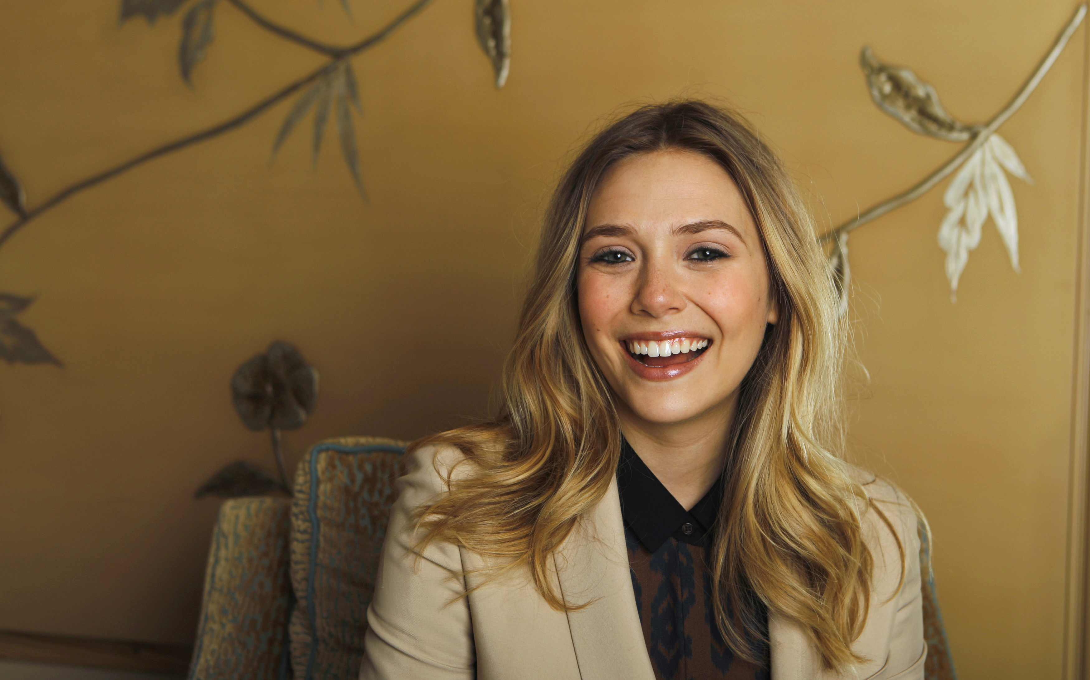 Elizabeth Olsen Black Outfit Wallpapers