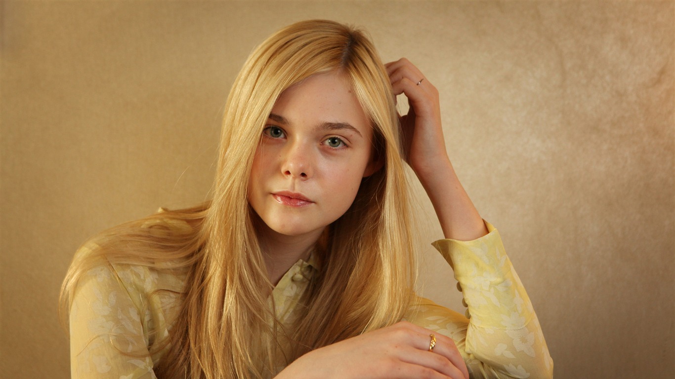 Elle Fanning 2017 Wallpapers