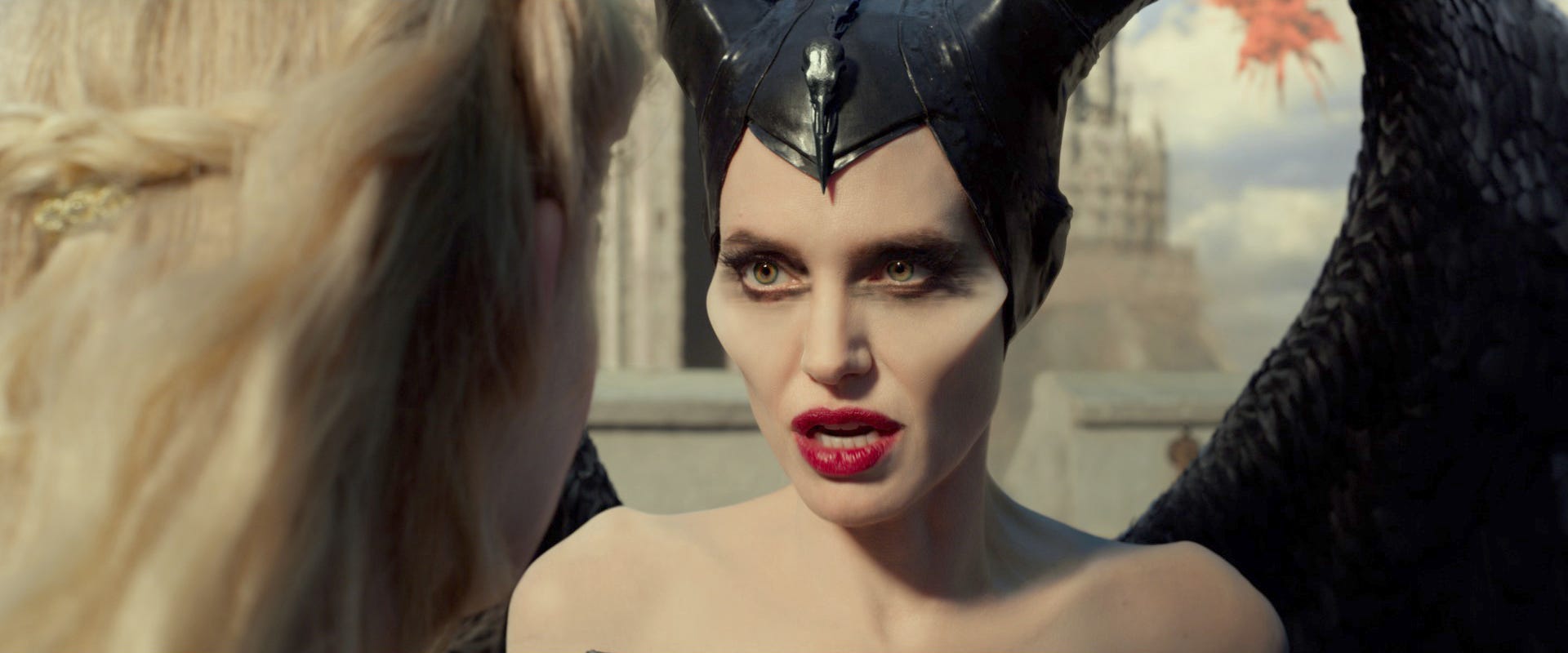 Elle Fanning As Maleficent Cosplay with Angelina Jolie Wallpapers