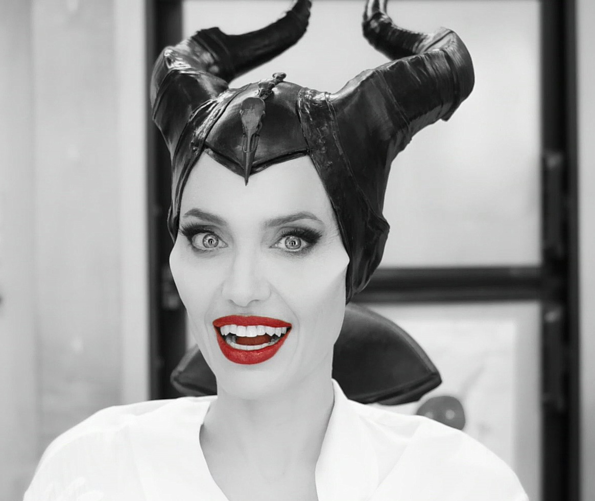 Elle Fanning As Maleficent Cosplay with Angelina Jolie Wallpapers