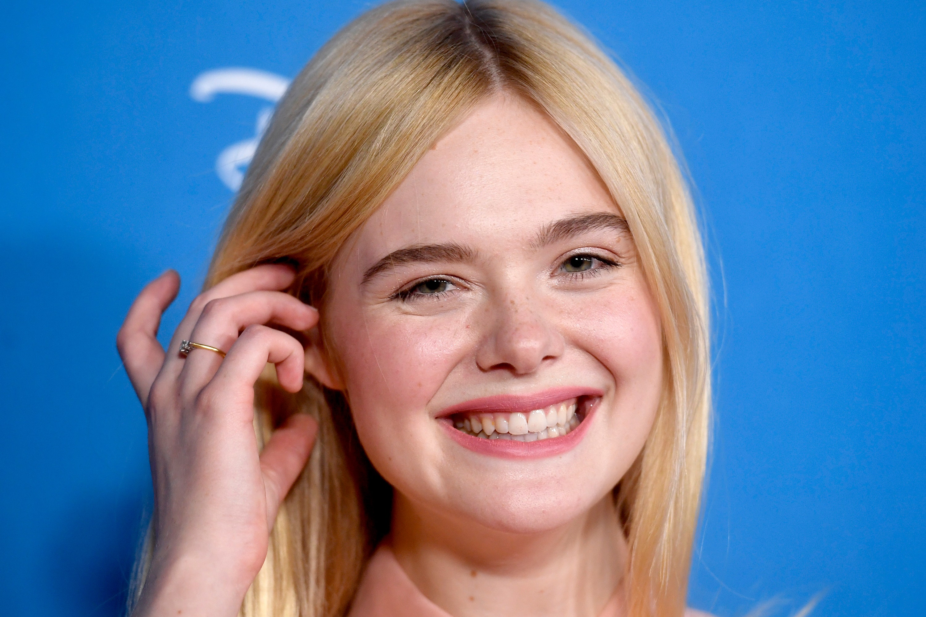 Elle Fanning Beautiful Smile Wallpapers