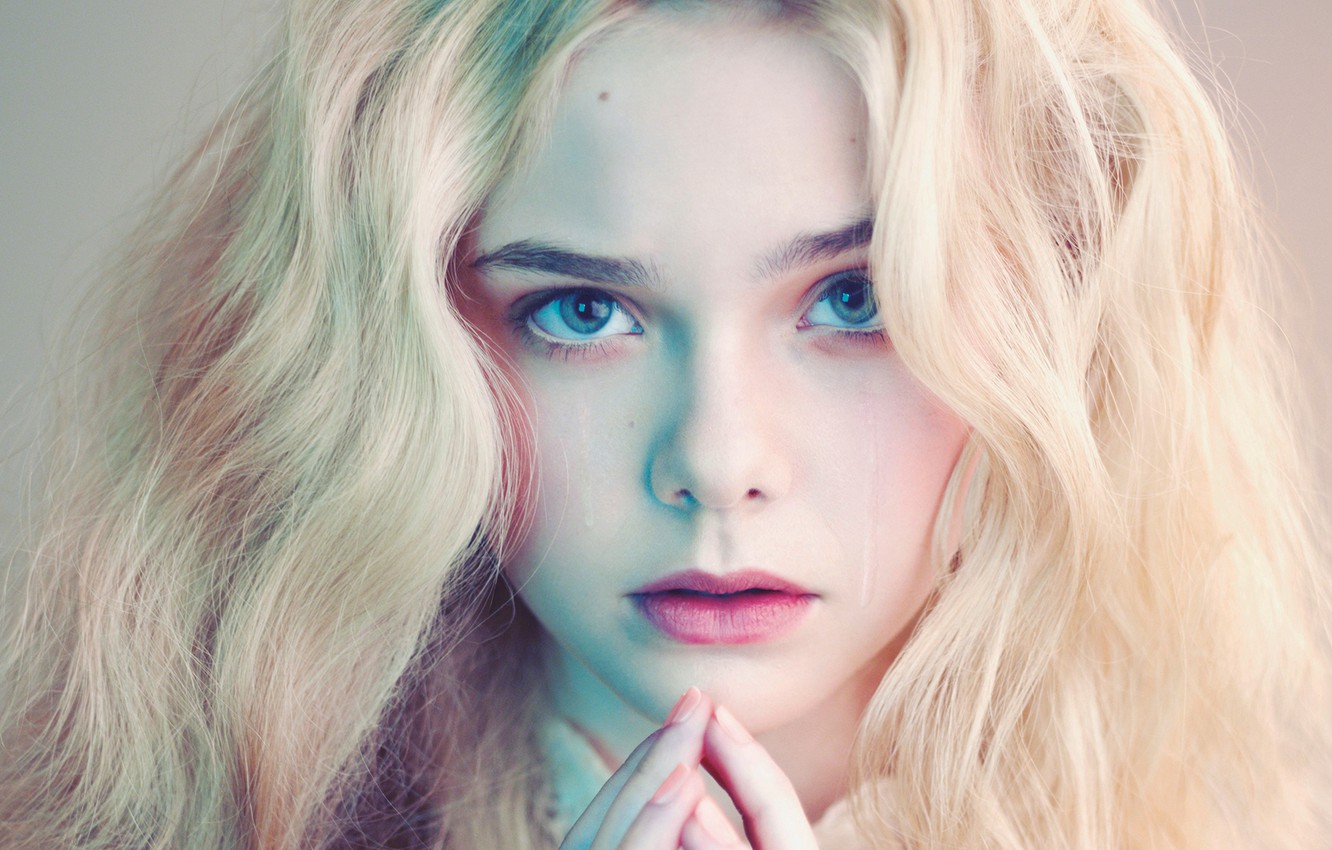 Elle Fanning Beautiful Smile Wallpapers