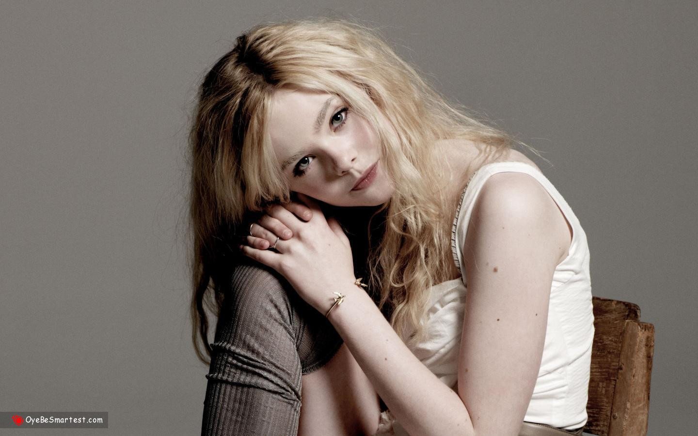 Elle Fanning Stunning Portrait Wallpapers