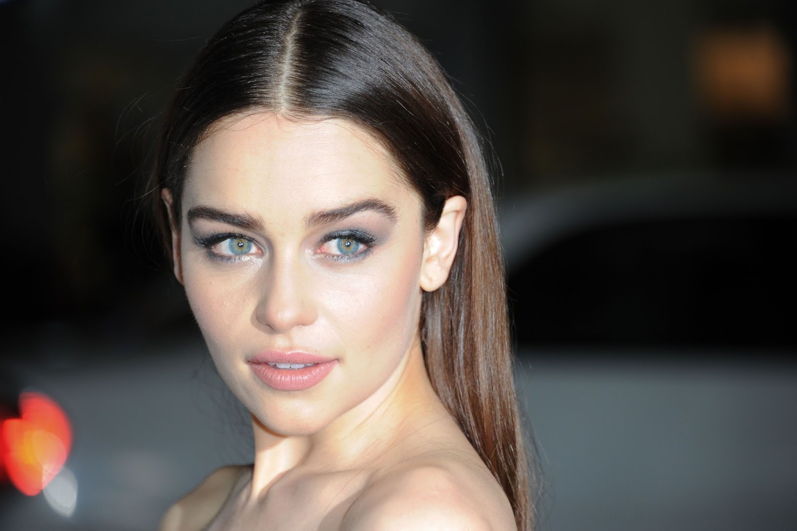 Emilia Clarke Cute Face Portrait Wallpapers