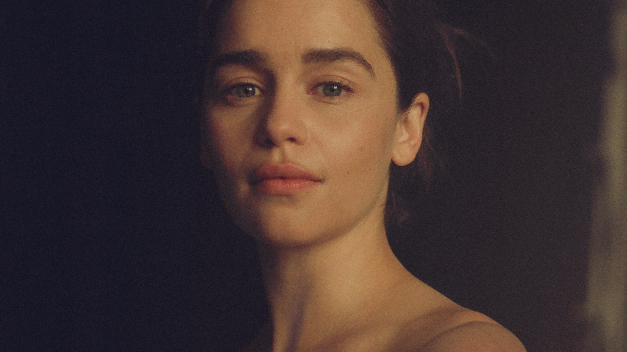 Emilia Clarke Cute Face Portrait Wallpapers