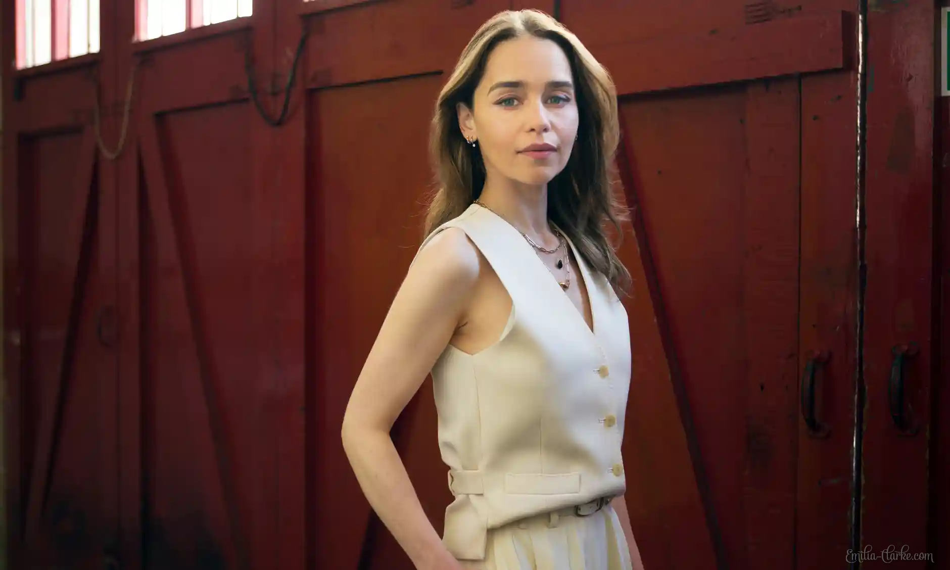 Emilia Clarke Elle Magazine 2017 Wallpapers