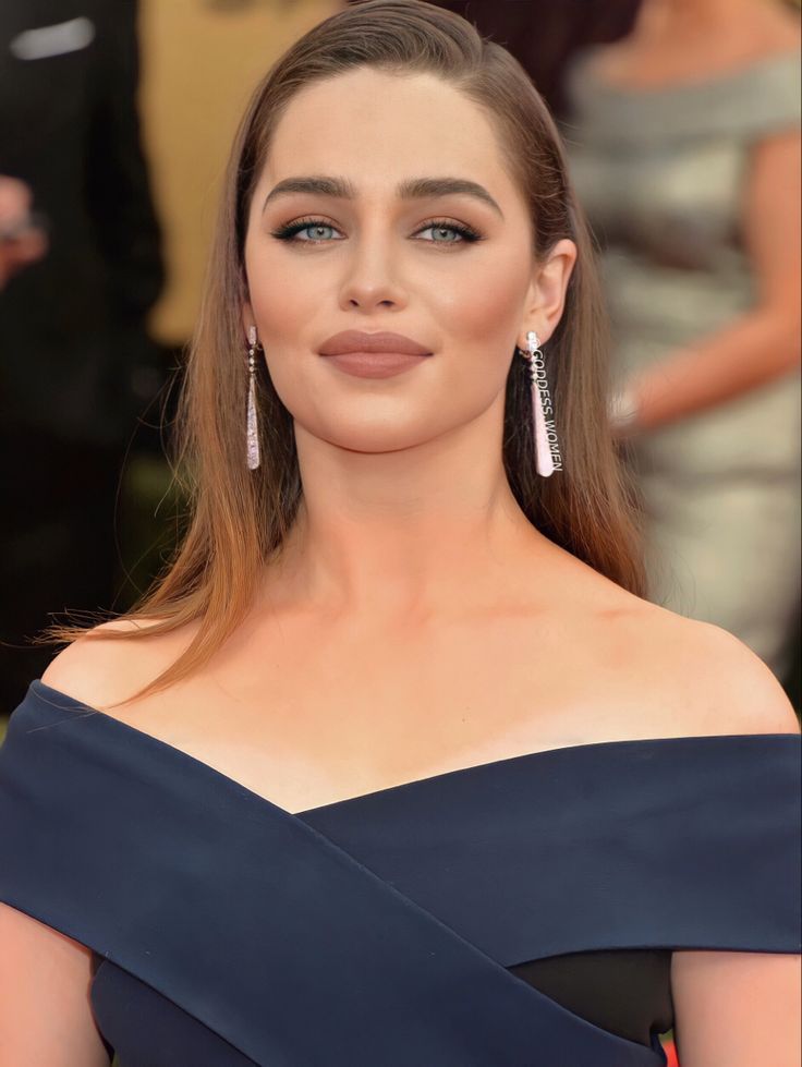 Emilia Clarke Glamour Wallpapers