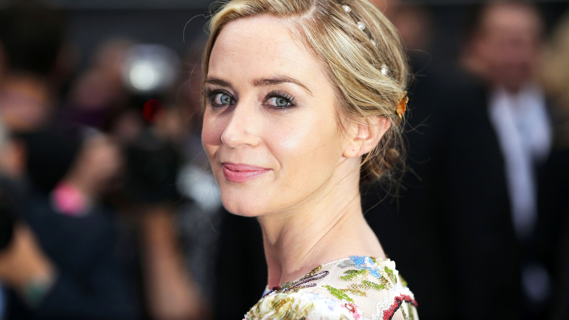 Emily Blunt Actress Photoshoot 2018 Wallpapers