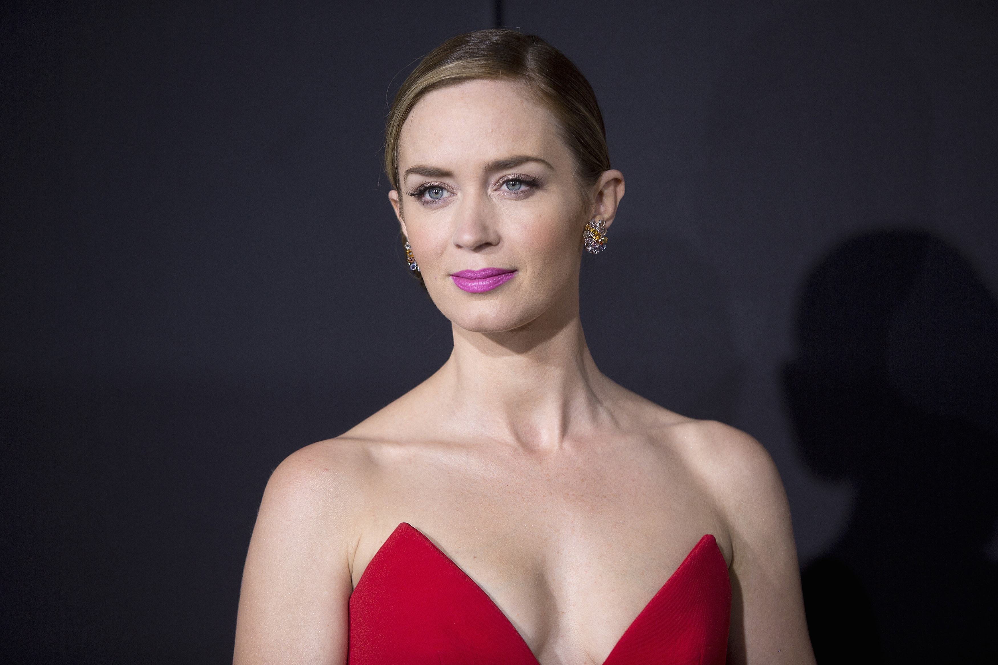 Emily Blunt Actress Photoshoot 2018 Wallpapers