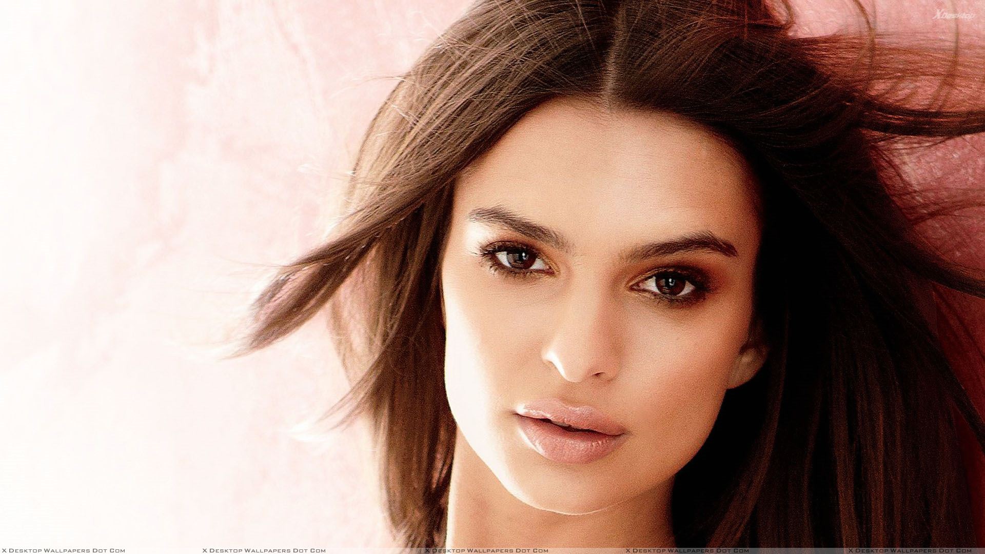 Emily Ratajkowski Pretty Brown Eyes Wallpapers