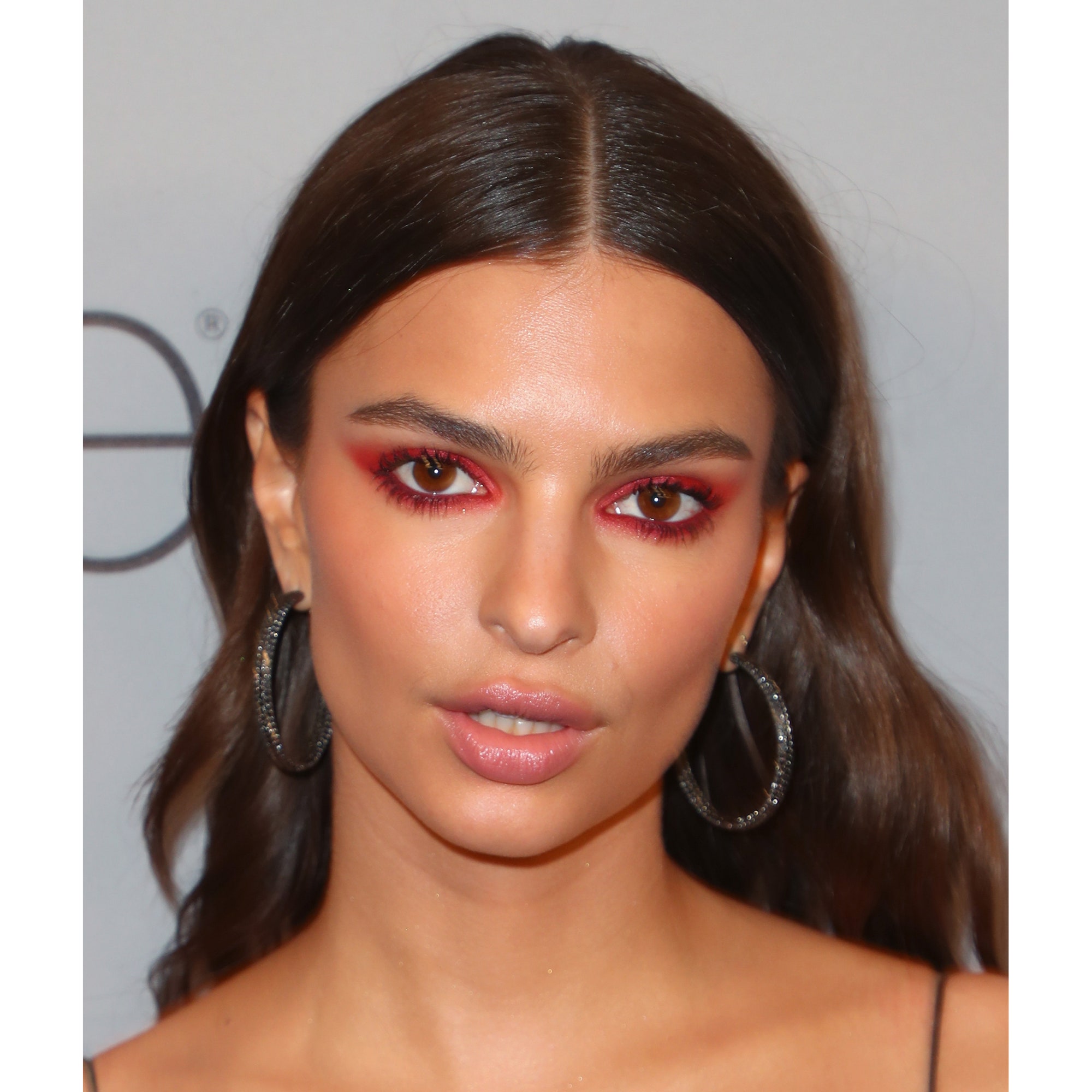 Emily Ratajkowski Pretty Brown Eyes Wallpapers