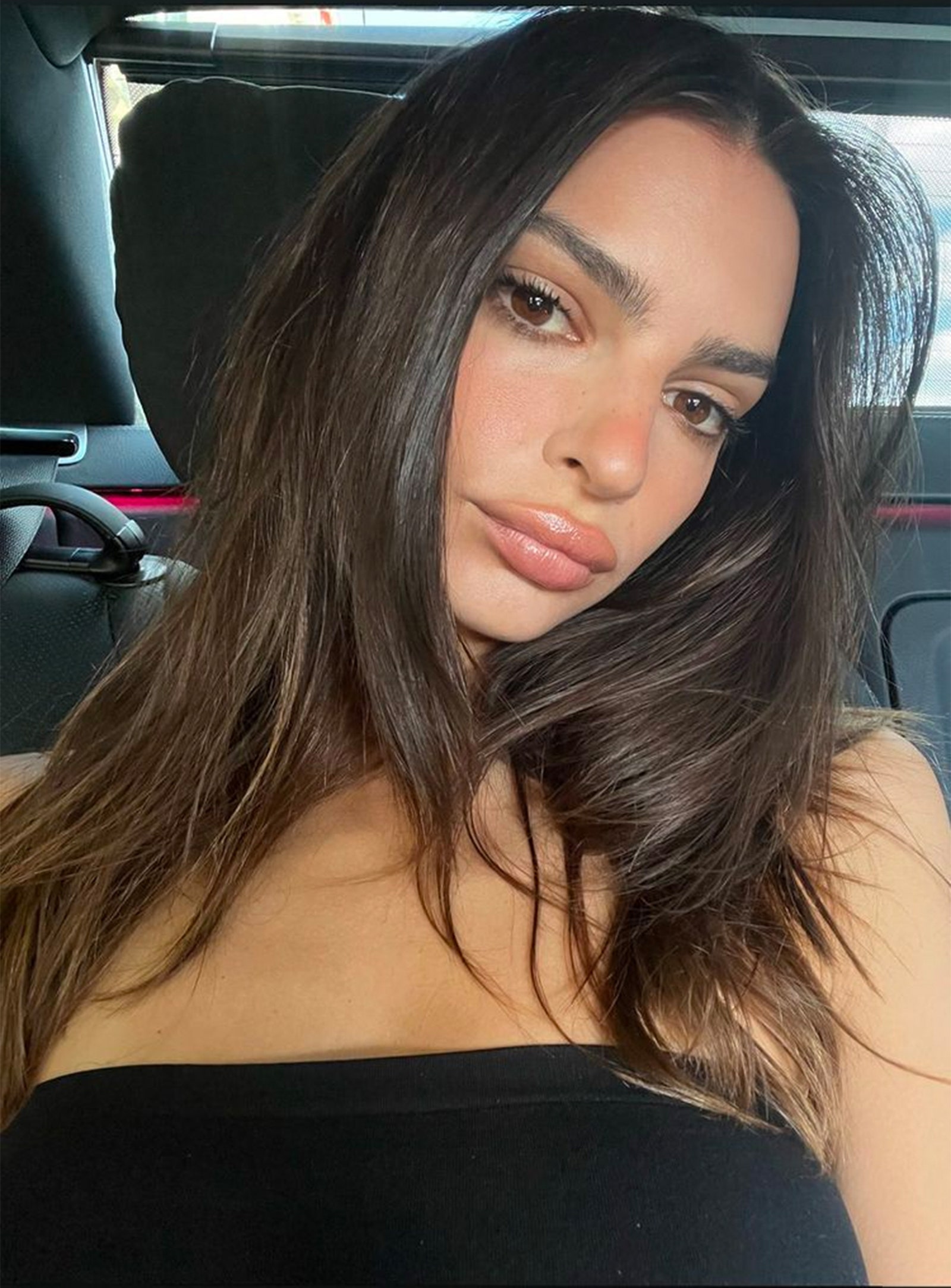 Emily Ratajkowski Pretty Brown Eyes Wallpapers