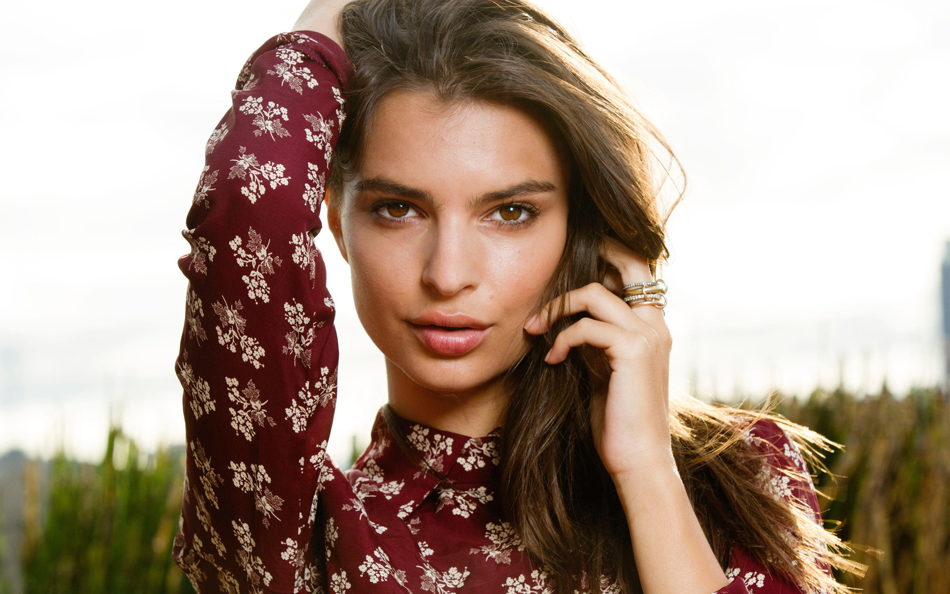 Emily Ratajkowski Pretty Brown Eyes Wallpapers