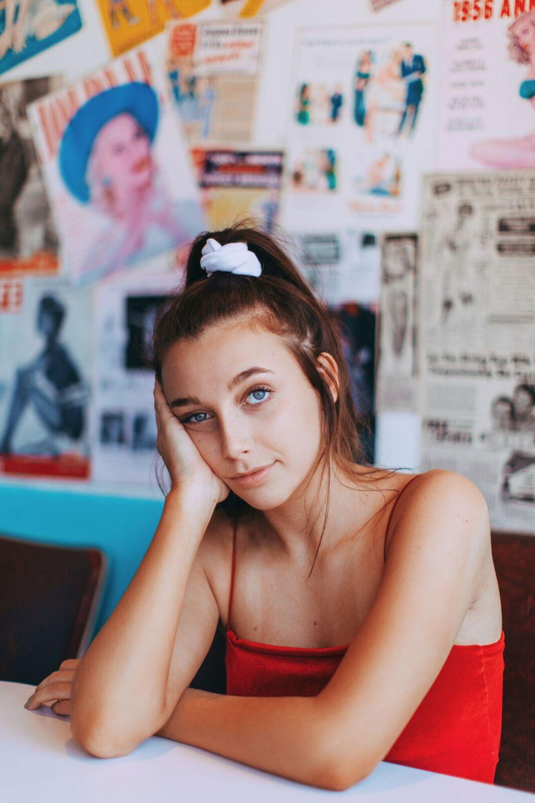 Emma Chamberlain Wallpapers